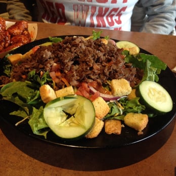 Buffalo Wild Wings - American Near Me - Woodhaven, Michigan