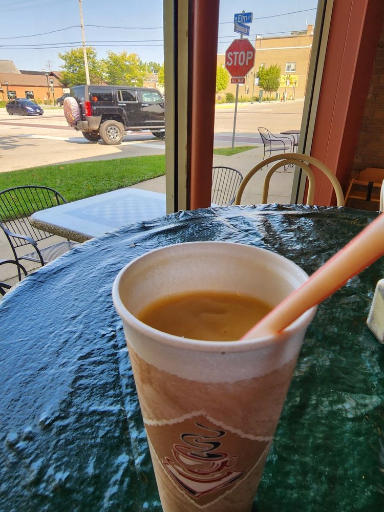 SHAWN’S Updated June 2024 18 Photos & 72 Reviews 204 Somonauk St, Sycamore, Illinois