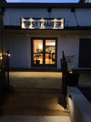 Tipsy Thaiger by null