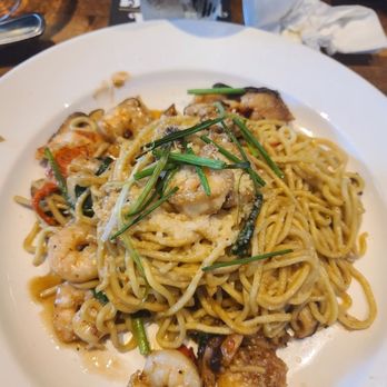 Yard House - Garlic Noodles - New American Near Me - Oxnard, California Yard House - Garlic Noodles - New American Near Me - Oxnard, California