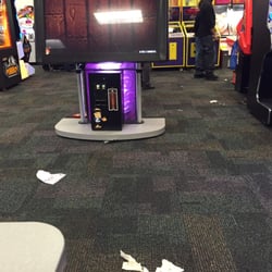 Chuck E. Cheese - Dirty floor
