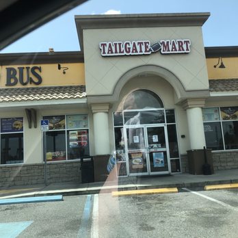 Taco Bus - Mask: You can see the warning sign on the door because it's mandatory but the owner of the gas store is not enforcing it. - Mexican Near Me - Lutz, Florida