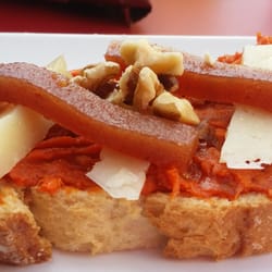 La Gramola Rosales - Sobrasada con queso curado, membrillo y nueces