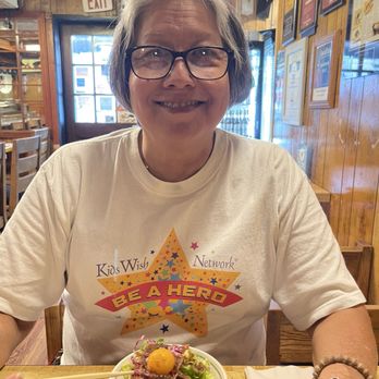 Akasaka - Me with my house salad. - Japanese Near Me - Honolulu, Hawaii