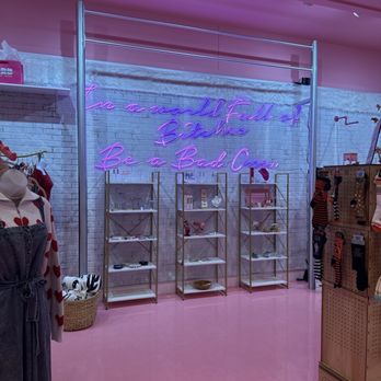 Rolling Rack Boutique - Accessories Near Me - Phoenix, Arizona