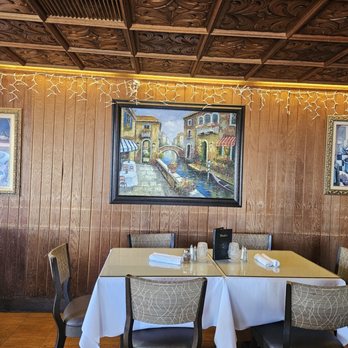 Hank's Italian Restaurant - Pizza Near Me - Torrance, California Hank's Italian Restaurant - Pizza Near Me - Torrance, California
