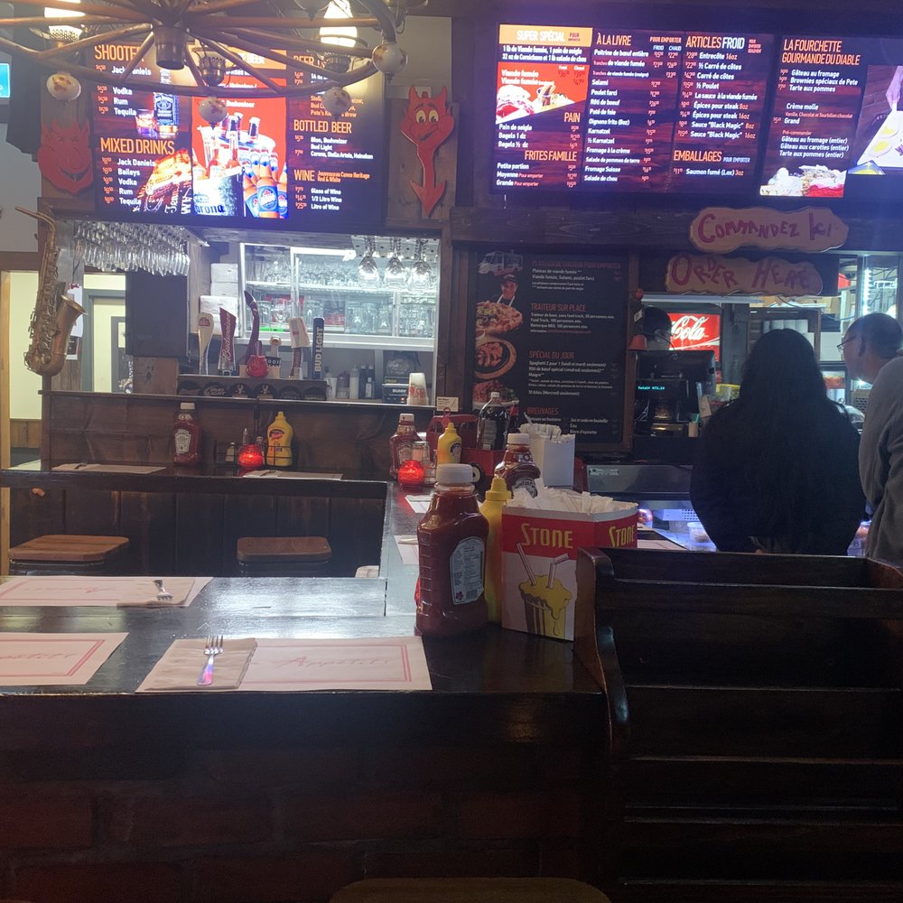 As soon as you enter, you stand in line to place your order.  It's not a long wait.