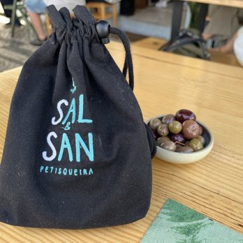 Sal & San Petisqueira - Bread bag and olives - Restaurants Near Me - Sines, 15