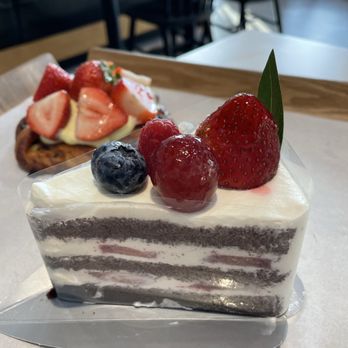 Paris Baguette - Coffee & Tea Near Me - Hackensack, New Jersey
