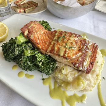 Il Fornaio - Salmon (switched Yukon potatoes to mashed) - Italian Near Me - San Jose, California Il Fornaio - Salmon (switched Yukon potatoes to mashed) - Italian Near Me - San Jose, California