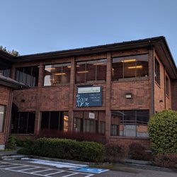 Neighborcare Health at Lake City - Entrance to the clinic from the parking lot.