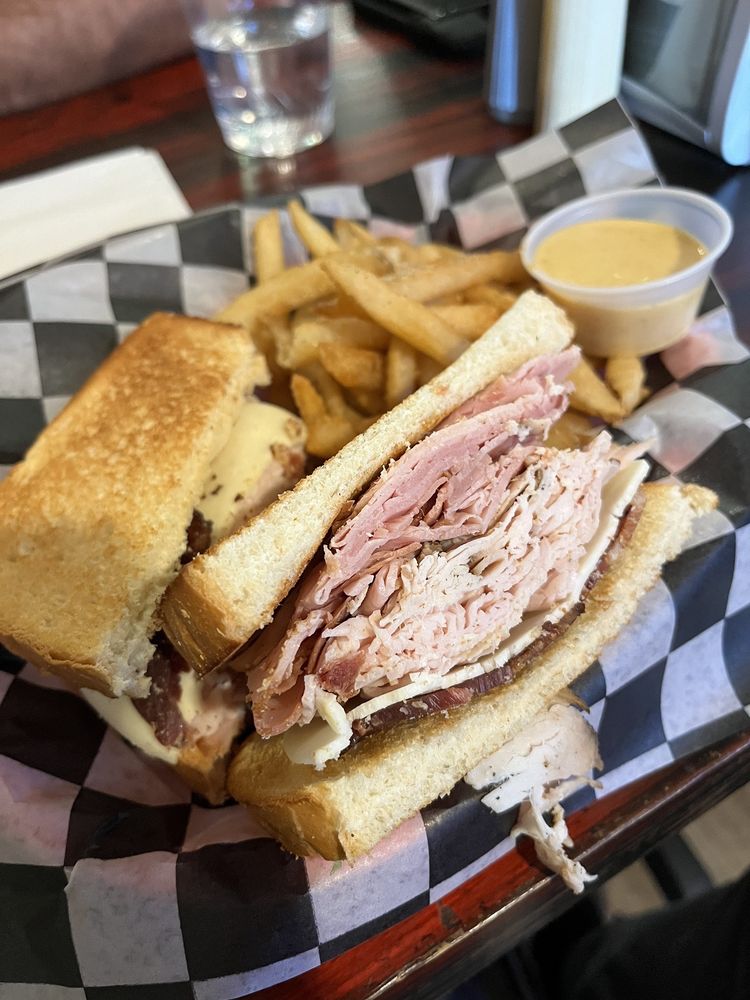 Food from 5 Points Deli & Grill