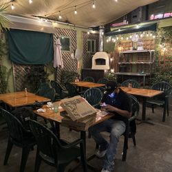 Crazy Crust - Beautiful patio