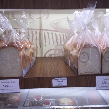 Paris Baguette - Pumpkin Sesame Bread: Sold Out - Bakeries Near Me - Glendale, California Paris Baguette - Pumpkin Sesame Bread: Sold Out - Bakeries Near Me - Glendale, California