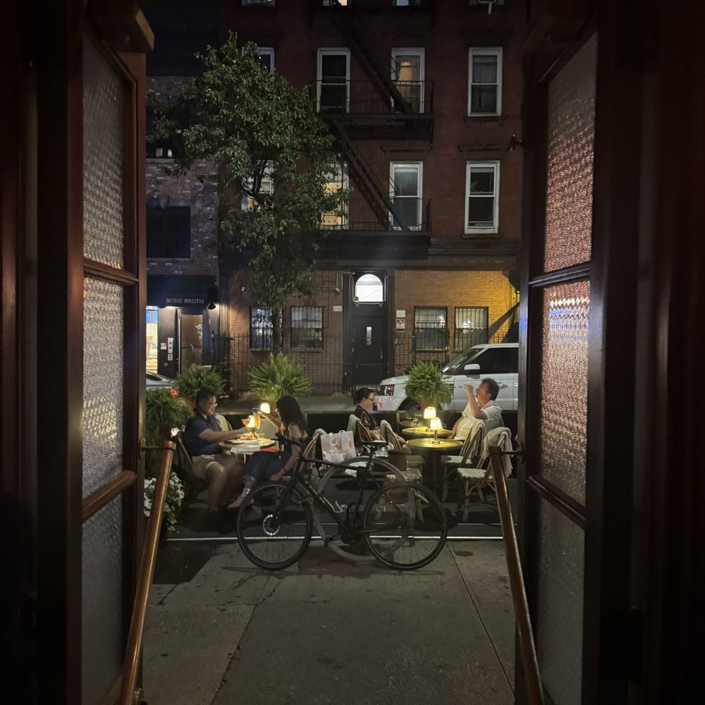 Maison Premiere - Vignette - Seafood Near Me - Brooklyn, New York Maison Premiere - Vignette - Seafood Near Me - Brooklyn, New York