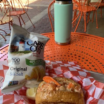 Fat Cheeks Hawaii - Lobster Roll with chips - Sandwiches Near Me - Honolulu, Hawaii