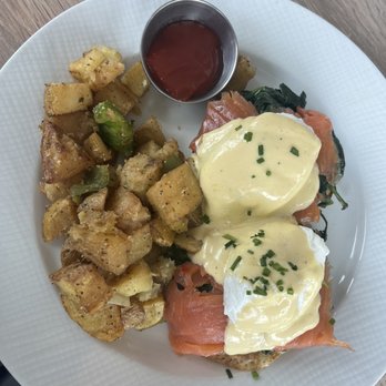 Lighthouse - salmon benedict (a special from this week) - Breakfast & Brunch Near Me - Newport Beach, California