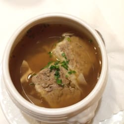Altes Jägerhaus - Fleischstrudelsuppe - kräftige Rindsuppe, reichlich    Einlage