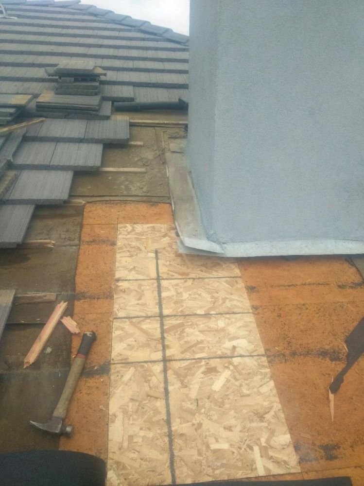 Slide of Earl Bennett Roofing