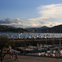 San Sebastian Urban Adventures - Beuatiful La Concha bay