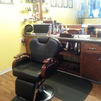 Sidney's Professional Barber Studio - Clean work area! - Barbers Near Me - Summerville, South Carolina