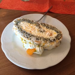 Eiscafe Venezia - Mohn-Mandarinen-Rolle. Ein kuchengewordenes Highlight.