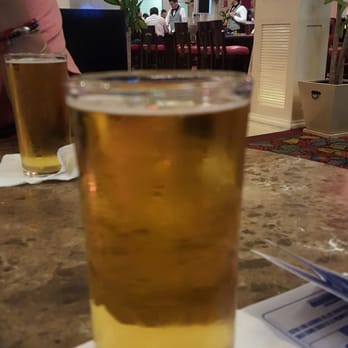 Casino Palace - Como yo no juego los veo a través de una cervecita! - Casinos Near Me - Cancún, ROO