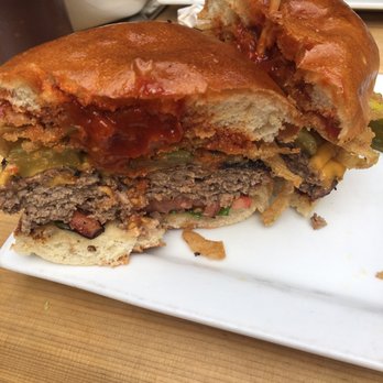 The Ship - The Yankee cut in half (best way to eat a burger!) - Seafood Near Me - Hamilton, Ontario