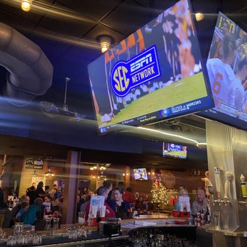 Drake's - St. Matthews - the bar and televisions - American Near Me - Louisville, Kentucky Drake's - St. Matthews - the bar and televisions - American Near Me - Louisville, Kentucky