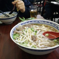 Pho Thanh Nam Quan - A large bowl of pho