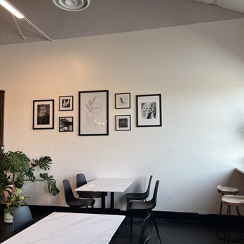Roamer Coffee House - Tables - Coffee & Tea Near Me - Reno, Nevada
