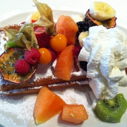 Restaurant Verdi - Fresh fruits waffle