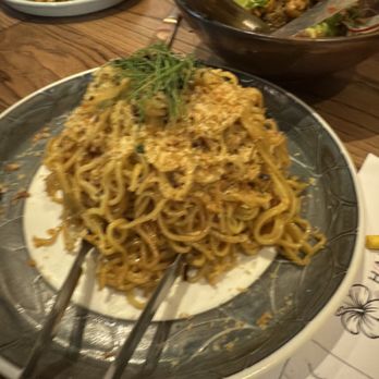 Lineage - Garlic Szechuan Noodles - Asian Fusion Near Me - Wailea, Hawaii