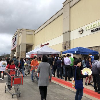 H Mart - Austin - Opening day!!!!! - Grocery Near Me - Austin, Texas