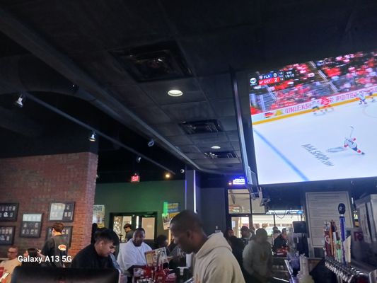 Pluckers Wing Bar by null