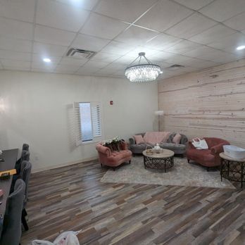 96 Elite - Brides changing area - Venues & Event Spaces Near Me - Oronogo, Missouri