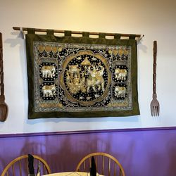 Sawasdee Thai Cuisine - A very typical Thai wall decor