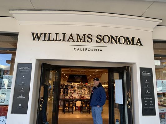 Williams-Sonoma by null