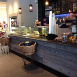 Starbucks - Pastries display