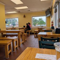 Clean, clean, clean. Big picture windows. Staff removes your used dishes and clears tables promptly (without rushing you out).