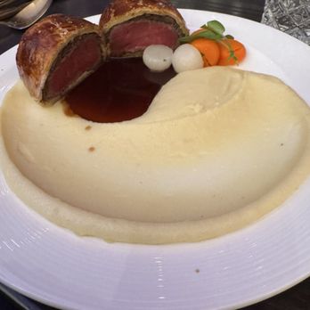 Hell's Kitchen - Beef Wellington - Cocktail Bars Near Me - Funner, California