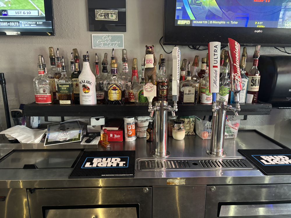 THE DAWG HOUSE Updated August 2024 205 US24, Rossville, Kansas Sports Bars Restaurant