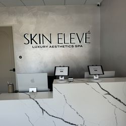 Skin Elevé - Front desk