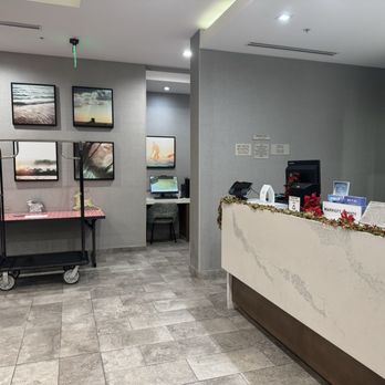 SpringHill Suites by Marriott San Diego Escondido/Downtown - Lobby desk - Hotels Near Me - Escondido, California SpringHill Suites by Marriott San Diego Escondido/Downtown - Lobby desk - Hotels Near Me - Escondido, California