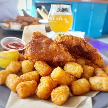 Humble Sea Brewing - Fish and chips with pale ale - Beer Gardens Near Me - Pacifica, California