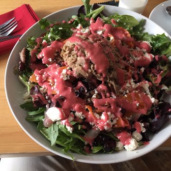 L'Aubergiste - Duck salad - Gastropubs Near Me - Gatineau, Quebec