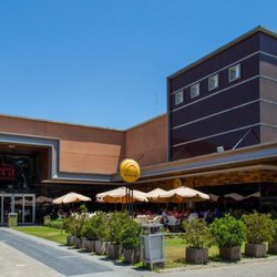 Paseo Rivera Indarte - Así se ve por fuera, grande y llamativo. Entra, diviértete y disfruta de cada una de sus experiencias.