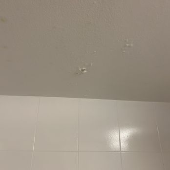 Holiday Inn - Peeling paint - Venues & Event Spaces Near Me - Miami, Florida Holiday Inn - Peeling paint - Venues & Event Spaces Near Me - Miami, Florida