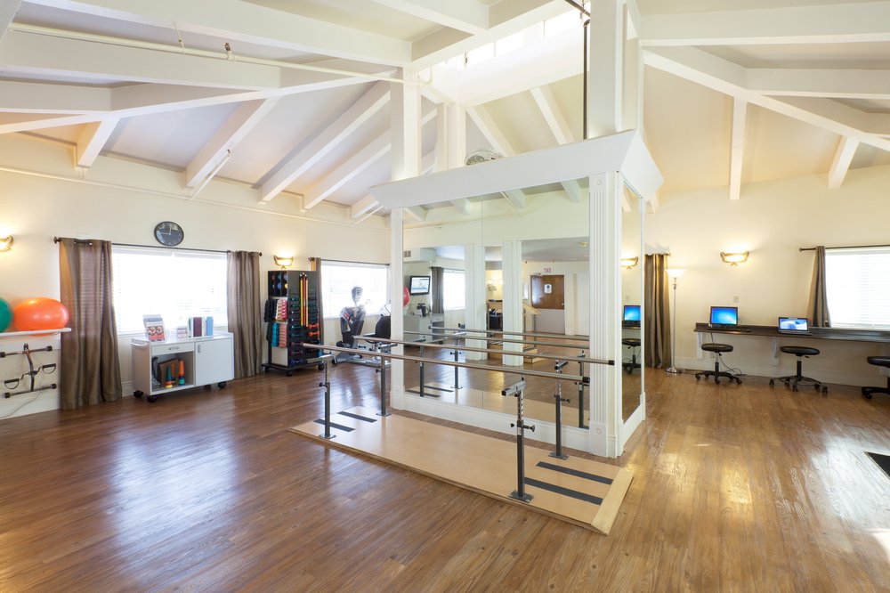 ROSEVILLE CARE CENTER 12 Photos & 32 Reviews 1161 Cirby Way