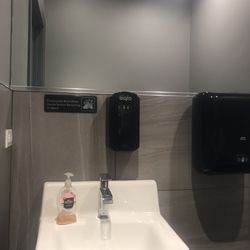 99 Thai Fusion - Decor in the bathroom is modern